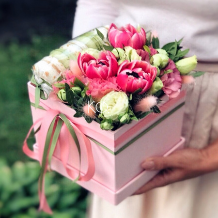 Композиция с макарунами «Предвкушение» - фото
