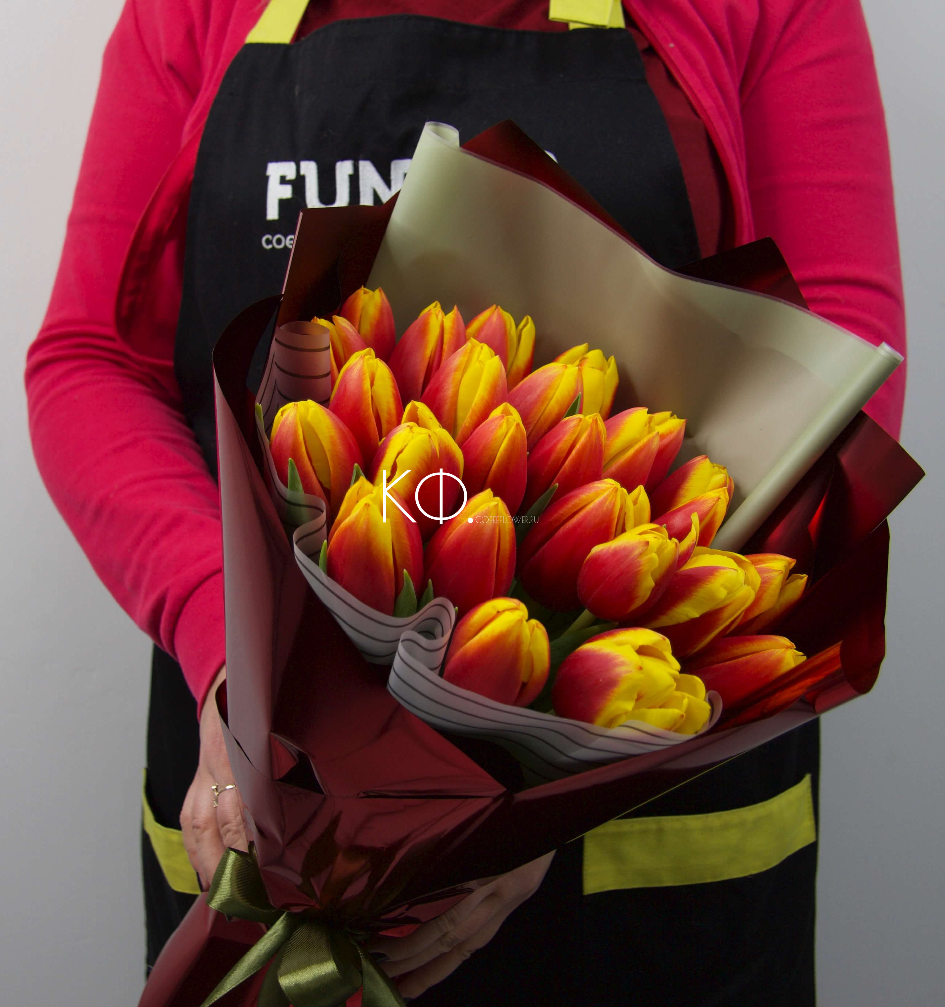 Красно-желтых 25 тюльпанов - фото