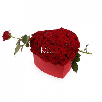 Композиция в коробке «Стрела купидона №2» - фото