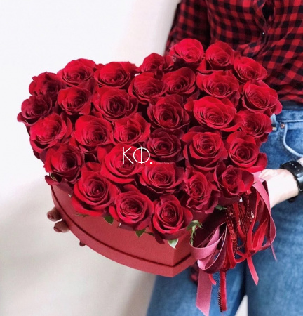 Композиция в коробке сердце из 31 Розы "Для любимых" - фото